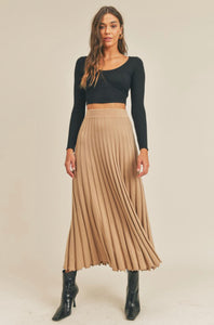 KNIT PLEATED LONG SKIRT